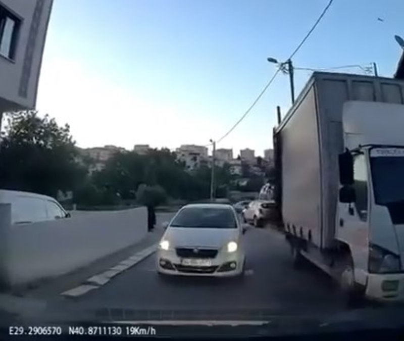 İstanbul'da "Aracım arıza yaptı" dedi yol vermedi: Sürücüler