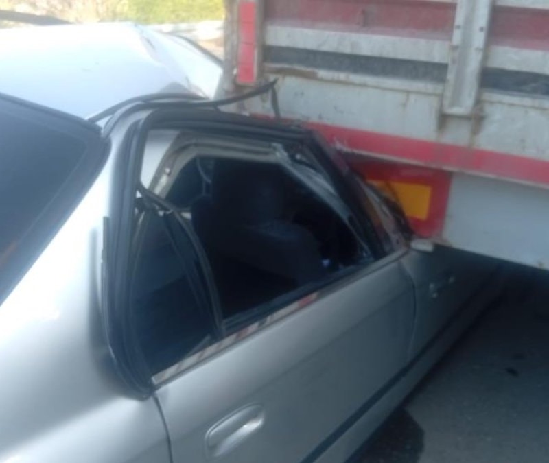 Ankara'da otomobil, park halidneki tıra çarptı: 4 yaralı