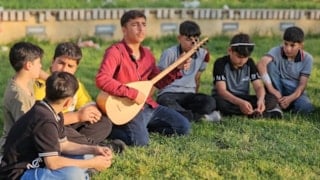 Muş'ta 14 yaşındaki gencin bağlama yeteneği dikkat çekiyor