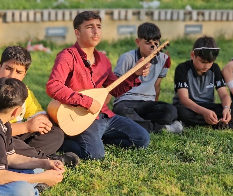 Muş'ta 14 yaşındaki gencin bağlama yeteneği dikkat çekiyor
