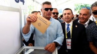 Sadettin Saran, oyunu kullandı