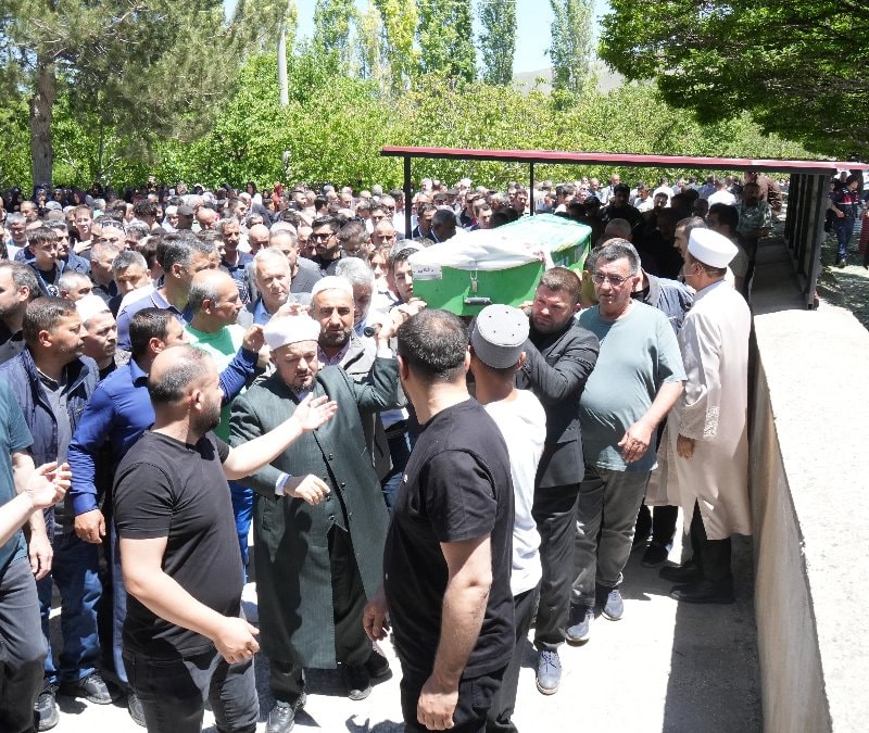 Niğde'de sel felaketinde hayatını kaybeden kadın defnedildi