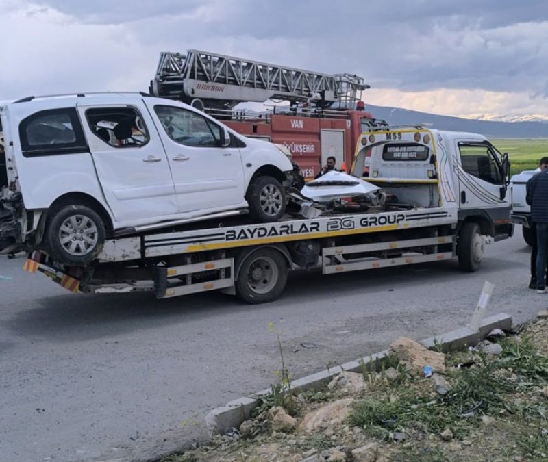 Van'da trafik kazası: Aynı aileden 4 can kaybı