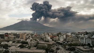 Sakurajima Yanardağı'nda patlama: Kül bulutu Kagoshima kentini kapladı