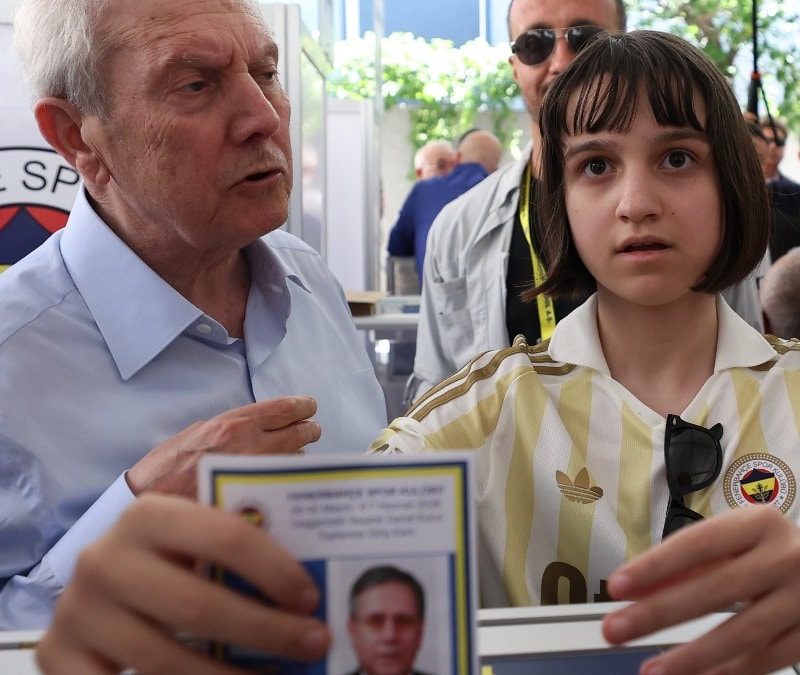 Aziz Yıldırım ve Hakan Safi oylarını kullandı