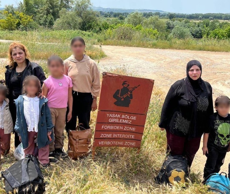 Edirne'de yurt dışına kaçmak isteyen 32 göçmen sınır hattınd