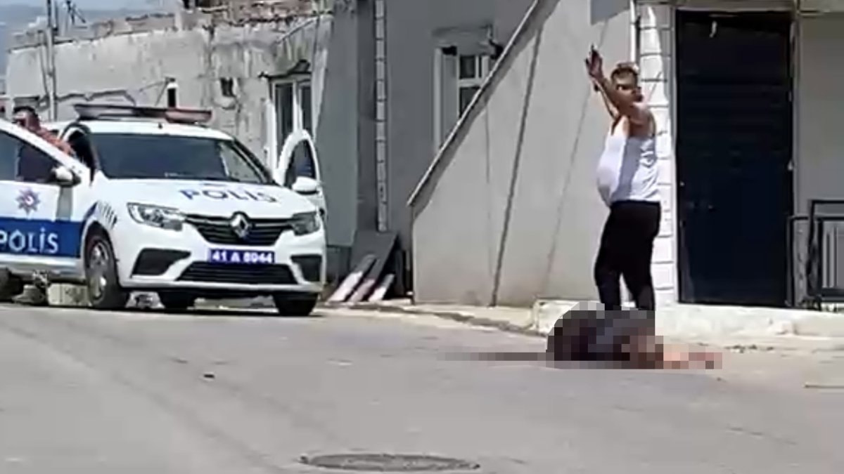 Kocaeli'de 5 çocuk annesi kadın eşi tarafından sokakta defalarca bıçaklandı