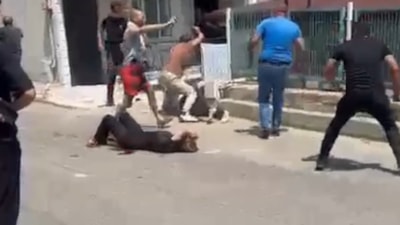 Kocaeli'de eşini sokak ortasında bıçaklayan şüpheliye linç girişimi