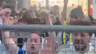 Aziz Yıldırım'ın ekibi zafer turuna başladı