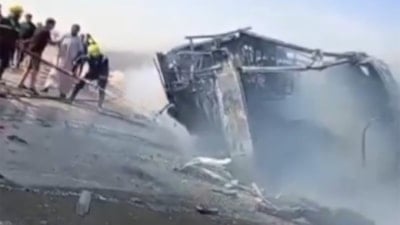 Irak'ta otobüs devrildi: 21 ölü 19 yaralı