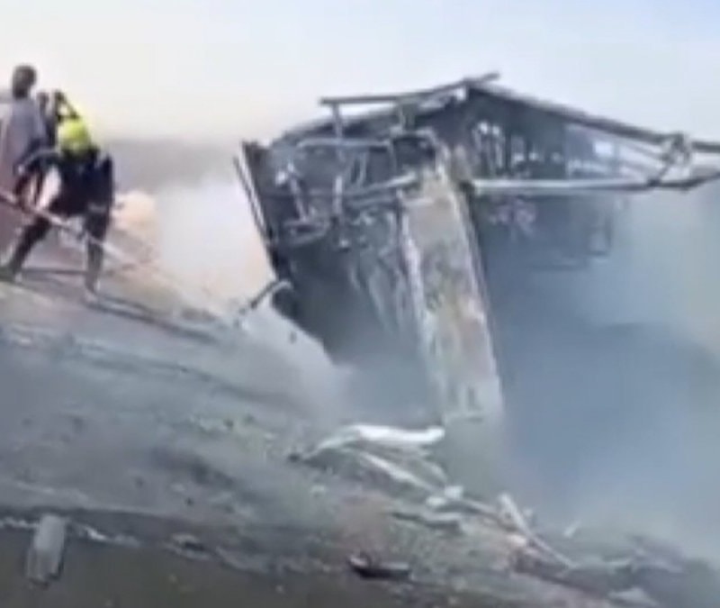 Irak'ta otobüs devrildi: 21 ölü 19 yaralı