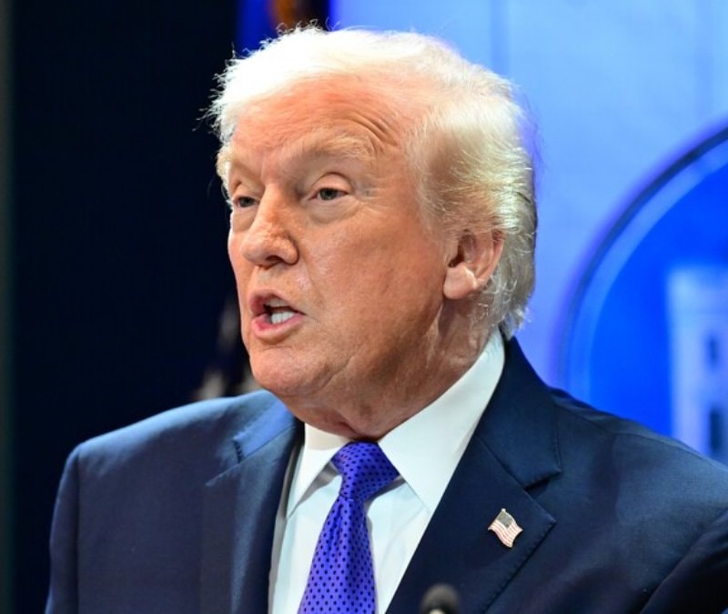Trump’tan İran’a: Füzelerini fırlattınız artık masaya dönün