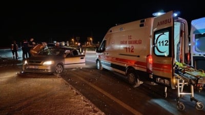 Bursa'da kaldırıma çarpan otomobilin sürücüsü öldü