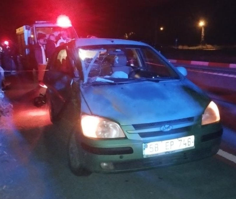 Sivas'ta otomobiller çarpıştı: 1 ölü 2 yaralı