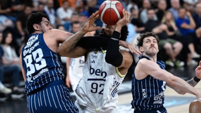 Fenerbahçe, Anadolu Efes'i yenerek finale çıktı