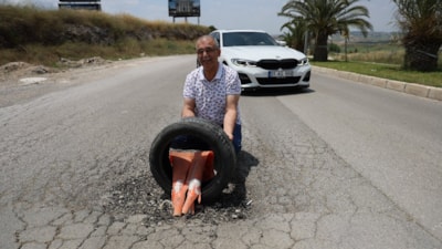 Adana'da depremzedelerden belediyeye yol tepkisi