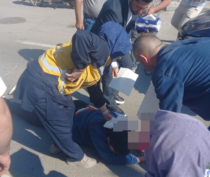 Aksaray'da yoldan geçen 112 çalışanı yaralıya müdahale etti
