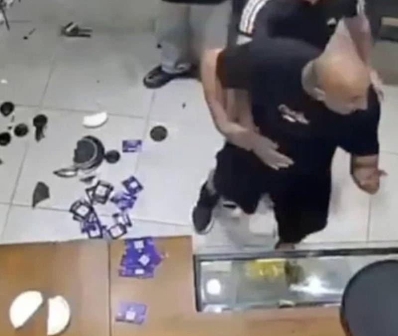 İstanbul'da kafeyi dağıtan şüpheli tutuklandı