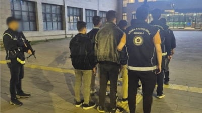 Afyonkarahisar’da 8 düzensiz göçmen yakalandı