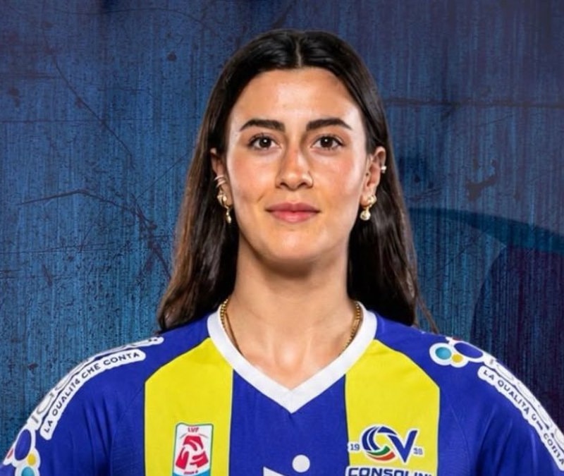 Pelin Eroktay, Consolini Volley 1907'de forma giyecek