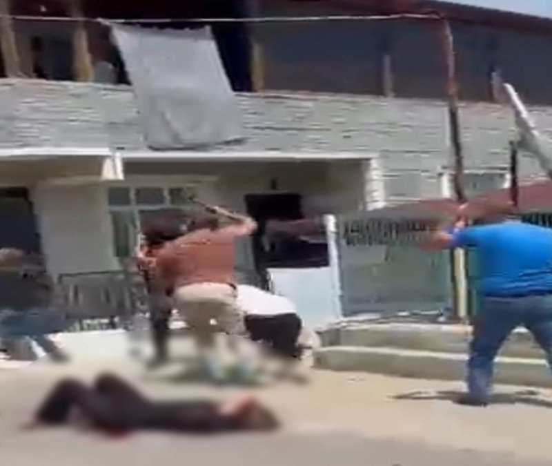 Kocaeli'de eşini sokak ortasında bıçaklayarak öldüren şahıs 