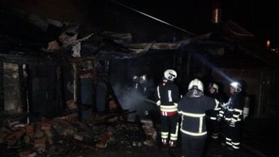Kastamonu'da alevlere teslim olan ahşap ev kullanılamaz hale geldi