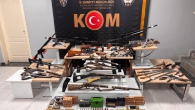 Uşak’ta silah ve tarihi nitelikteki tüfekler ele geçirildi