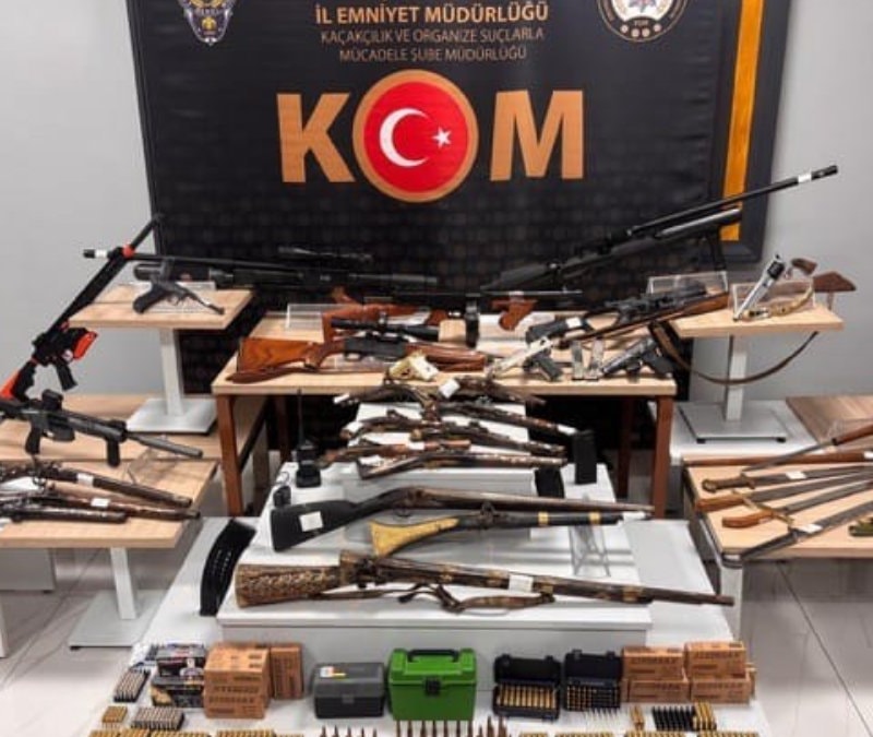 Uşak’ta silah ve tarihi nitelikteki tüfekler ele g