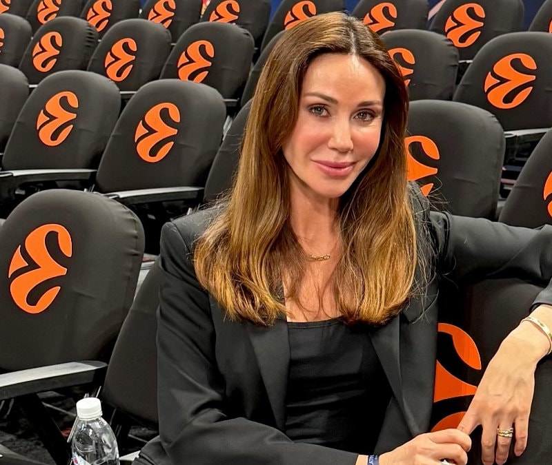 Demet Şener podyumda: Kıyafet bana güç hissettiriyor