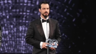 Mert Yazıcıoğlu'ndan aşk paylaşımı! Sevgilisi Zeynep Artukmaç ile poz verdi