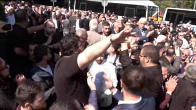 Meclis'te CHP gerginliği: TBMM Dikmen Kapısı önünde arbede çıktı