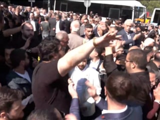Meclis'te CHP gerginliği: TBMM Dikmen Kapısı önünde arbede çıktı