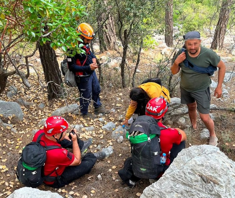 Antalya'da dağda kaybolan 2 arkadaştan sevindiren haber