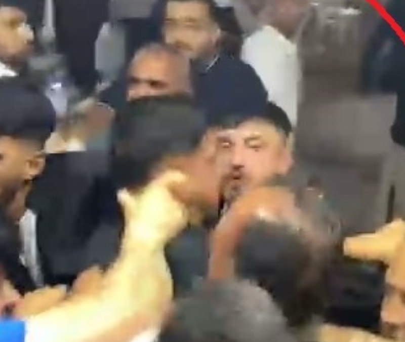 Diyarbakır'da düğünde havaya ateş açıldı: Polisler ile düğün