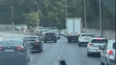 Ambulansa fermuar yöntemiyle yol açıldı