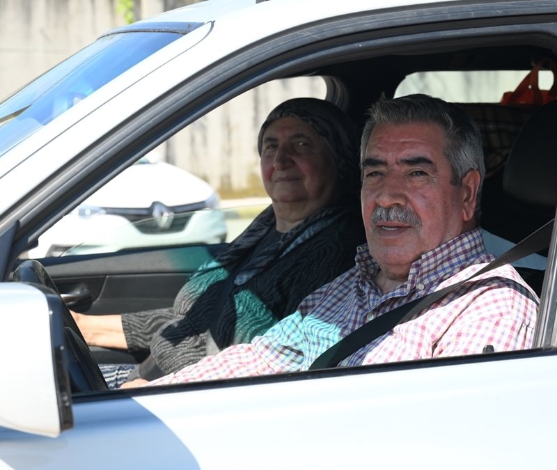 Gurbetçiler yurda giriş yapmaya başladı: Bayrağı g