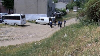 İstanbul'da arsada oyun oynayan çocuklar, araçta ceset buldu