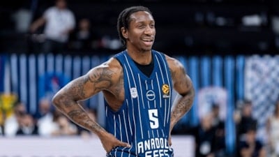 Anadolu Efes, Saben Lee'ye veda etti