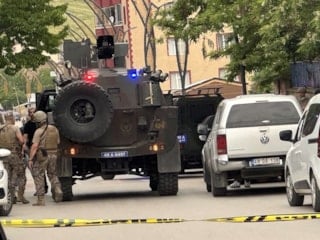 Muş'ta kardeşini ve polis memurunu yaralayan şahıs etkisiz hale getirildi