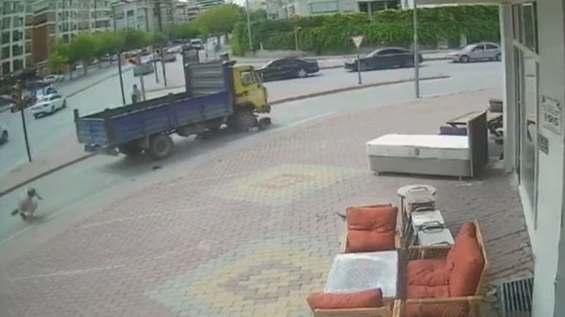 Konya'da elektrikli bisikleti kamyonet ezdi: 3'ü çocuk 4 yaralı