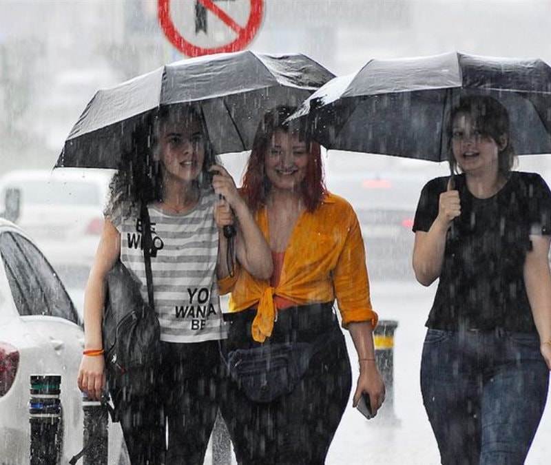 İstanbul'da hafta sonu sağanak yağış bekleniyor
