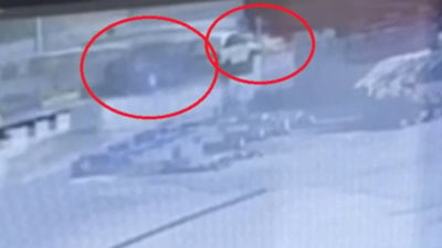 Kayseri'de otomobillerin çarpıştığı kaza kamerada: 2 yaralı