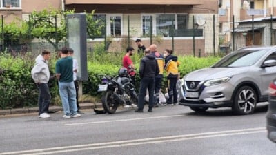 Eskişehir'de caddede U dönüşü yapmaya çalışan otomobil, motosikletle çarpıştı