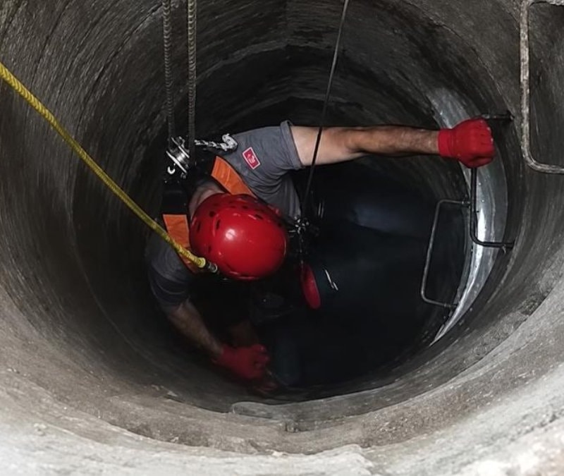 Kırıkkale'de 10 metrelik kuyuya düşen kedi kurtarıldı