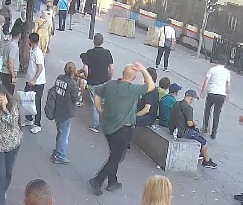 İstanbul'da 6 yaşındaki çocuk raylara düştü