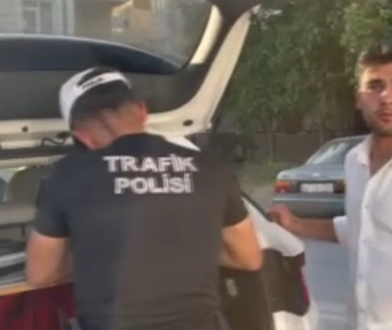 İstanbul'da polis uygulamasını gören servis sürücüsü aracını