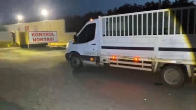 Şanlıurfa'da 20 bin paket kaçak sigara lastiklerin içinden çıktı