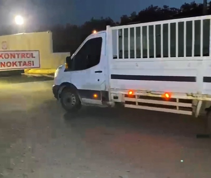Şanlıurfa'da 20 bin paket kaçak sigara lastiklerin içinden ç