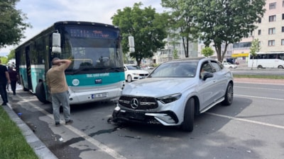 Kayseri'de otomobil halk otobüsü ile çarpıştı: 1 yaralı