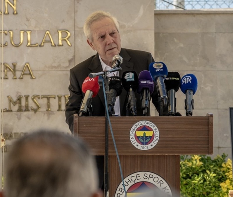 Aziz Yıldırım gözyaşlarına hakim olamadı